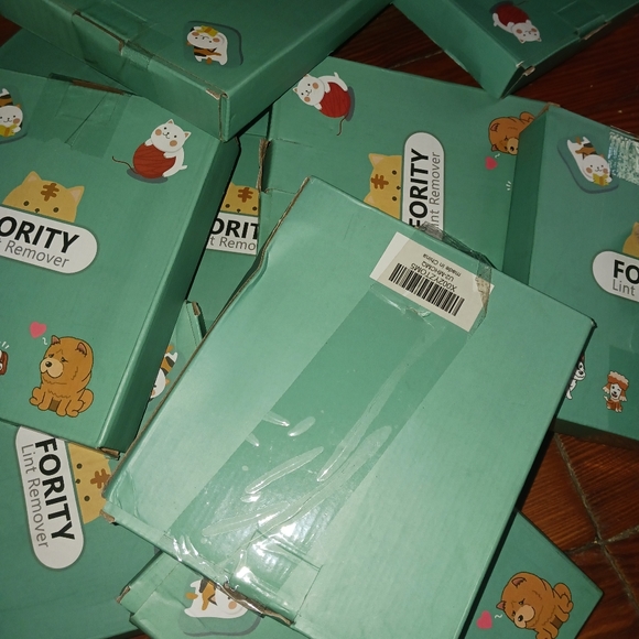 FORITY Lint Remover Set of 2 Fuzz Fabric Removing Roller Brush Shaver Tool NEW - Picture 2 of 11